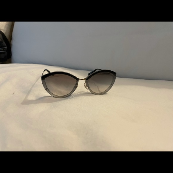 Prada sunglasses - Picture 9 of 10